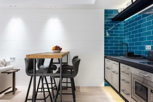 Home2book Elegant Apartment Santa Cruz Center