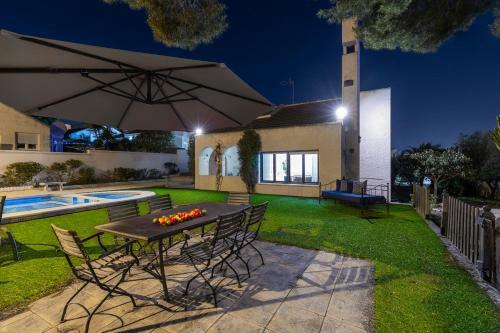Villa Happy Place By Fidalsa