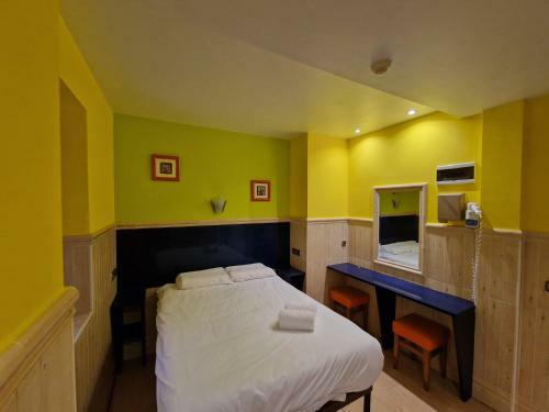 Hostal Pension Izar Bat Guesthouse