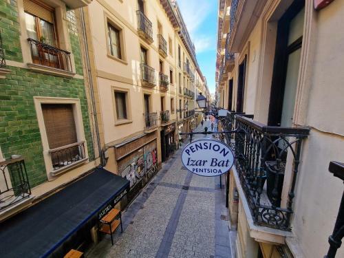 Hostal Pension Izar Bat Guesthouse