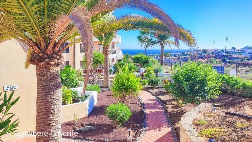 Spacious Apartment With Private Garden In Tenerife South