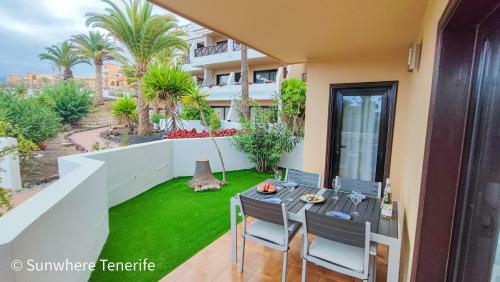 Spacious Apartment With Private Garden In Tenerife South