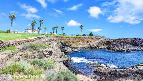 Spacious Apartment With Private Garden In Tenerife South
