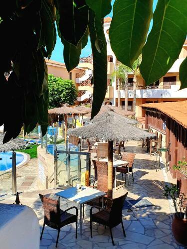 Spacious Apartment With Private Garden In Tenerife South