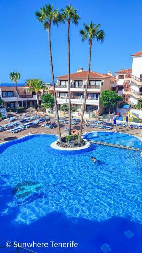 Spacious Apartment With Private Garden In Tenerife South