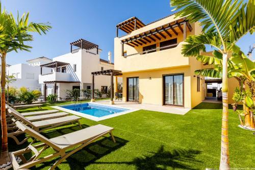 Villa With 4 Bedrooms And Private Heated Pool