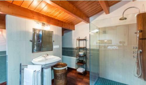 Casa Con Piscina Climatizada, Jacuzzi, Billar, Aire Acondicionado