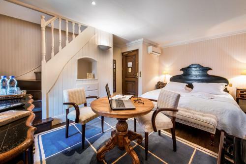 Hotel Ch�teau De La Tour De Puits