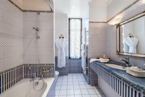 Hotel Ch�teau De La Tour De Puits