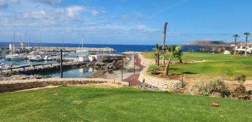 Golf & Ocean Breeze Apartment