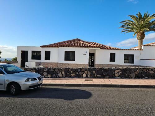 Villa Casa Tom - Spacious Holiday Home With Heated Pool