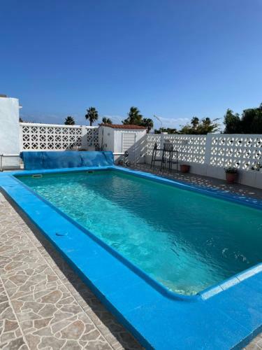 Villa Casa Tom - Spacious Holiday Home With Heated Pool