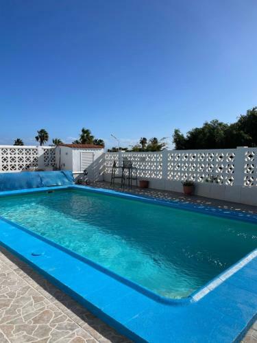 Villa Casa Tom - Spacious Holiday Home With Heated Pool