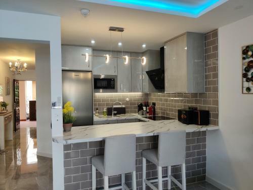 Stunning 1-bed Apartment In Parque Albatros