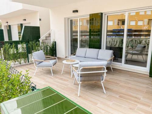 Apartment 50m From The Sea, Pool, Ac, Parking