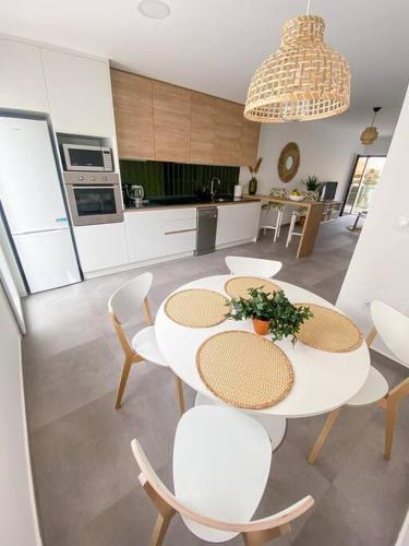 Apartment 50m From The Sea, Pool, Ac, Parking