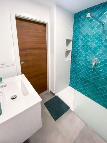 Apartment 50m From The Sea, Pool, Ac, Parking