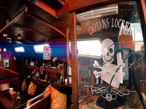 The Captains Locker - 30ft Yacht