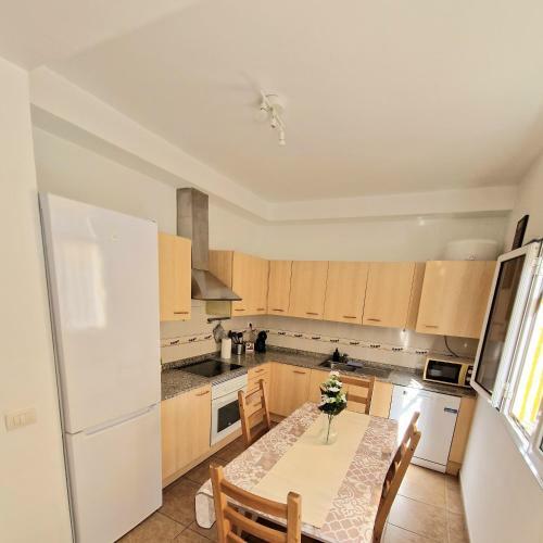 Spacious Chalet Next To The Sea - Airport