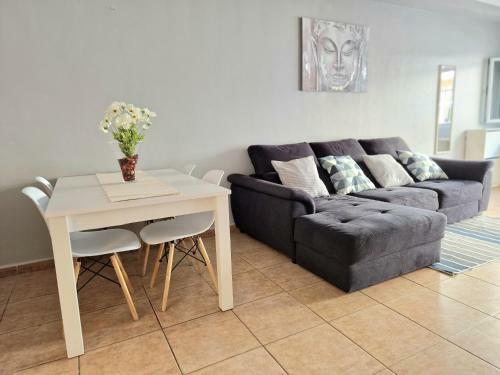 Spacious Chalet Next To The Sea - Airport