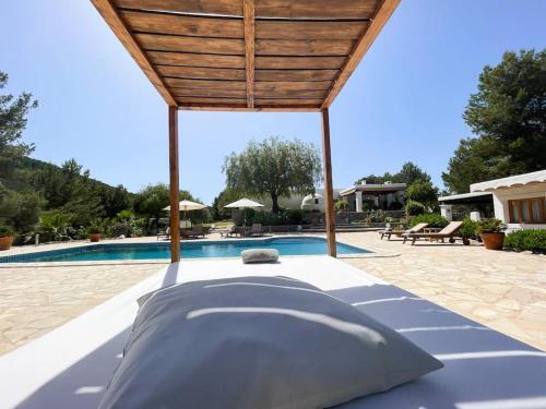 Fully Equipped Villa With Pool And Gym