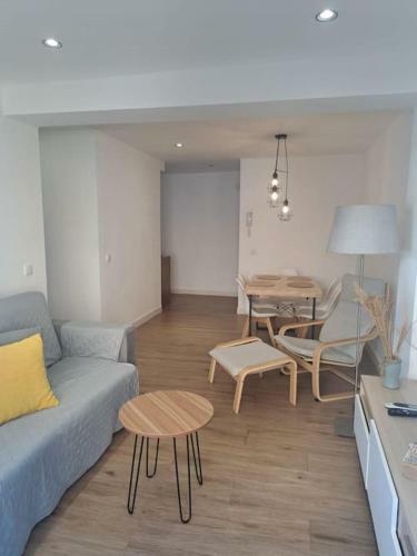 Apartamento Avda De Las Piletas, Segunda L�nea De Playa