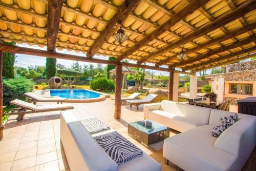 Incredible Villa With Wonderful Exteriors