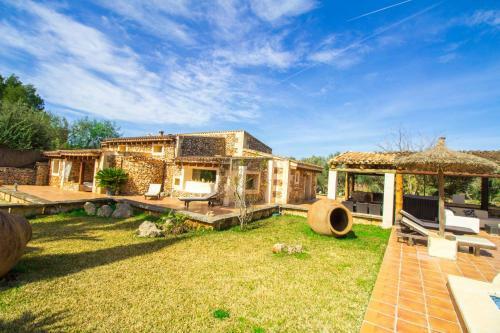Incredible Villa With Wonderful Exteriors
