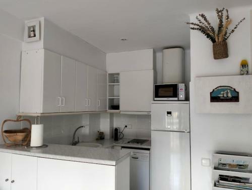 Apartamento Con Piscina Junto A La Playa
