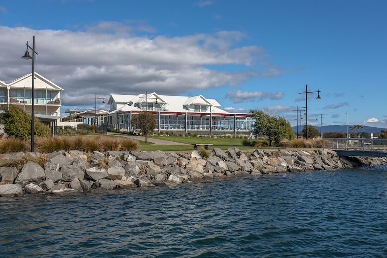 Hotel Peppers York Cove Tamar Valley