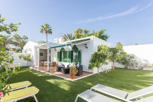 Luxury Bungalow - Private Terrace - Pool - Aircon