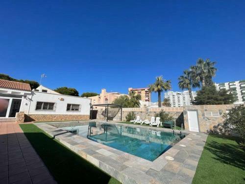 Villa In Roquetas With Garden And Private Pool