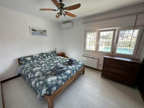 Villa In Roquetas With Garden And Private Pool