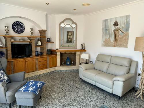 Lge 4 Bed Villa Own Pool 90 Mts Beach Sea Views