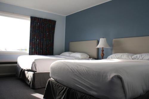 Carolyn Beach Motor Inn