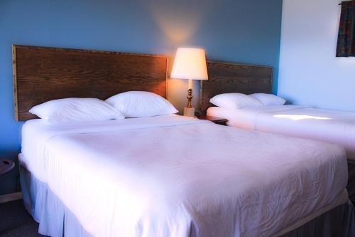 Carolyn Beach Motor Inn