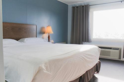 Carolyn Beach Motor Inn