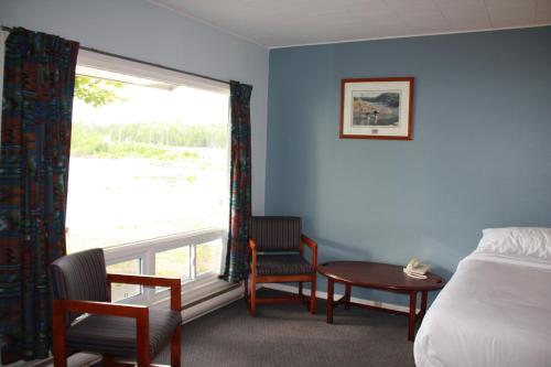 Carolyn Beach Motor Inn