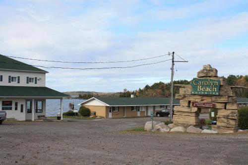 Carolyn Beach Motor Inn