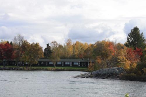 Carolyn Beach Motor Inn