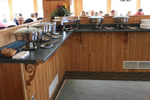 Carolyn Beach Motor Inn