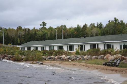 Carolyn Beach Motor Inn