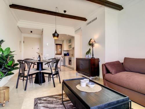 Roda Golf Singapore Apartment - 8109