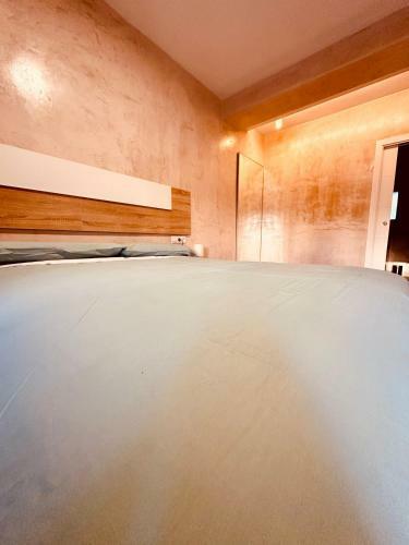 Cherry Jacuzzi Apartment