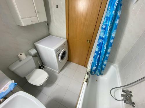 Apartamento Con Servicios, Piscina Y Parking Privado M�x 4 Pax