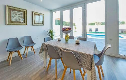 Stunning Home In Riba-roja De Turia With Swimming Pool