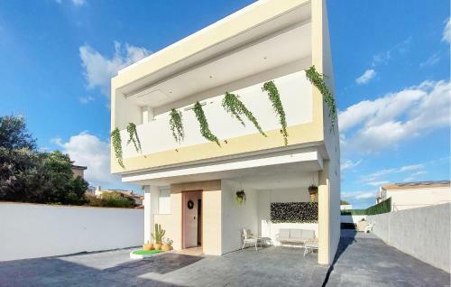 Stunning Home In Riba-roja De Turia With Swimming Pool