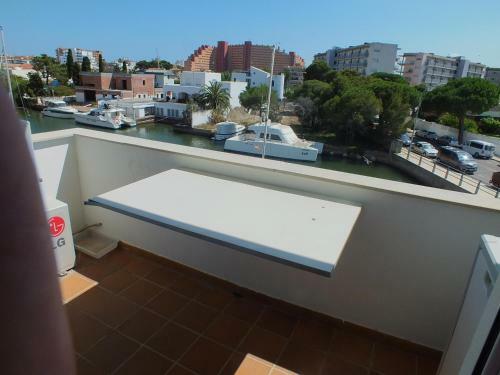 Apartamento Roses, 3 Dormitorios, 6 Personas - Es-204-14