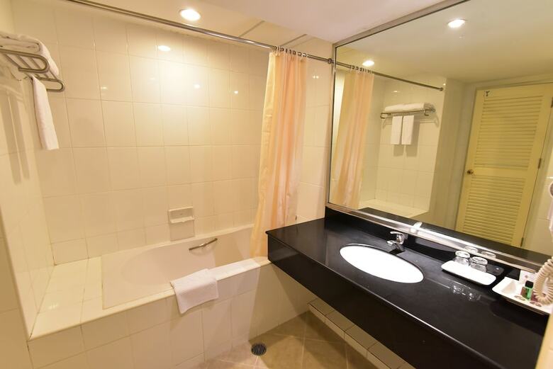 New Season Hotel