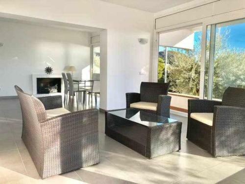 Amplio Apartamento Con Jard�n En Almadrava